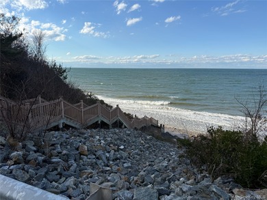 Recently renovated 2 bedroom cottage located in the desirable on Baiting Hollow Club in New York - for sale on GolfHomes.com, golf home, golf lot