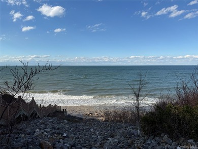 Recently renovated 2 bedroom cottage located in the desirable on Baiting Hollow Club in New York - for sale on GolfHomes.com, golf home, golf lot