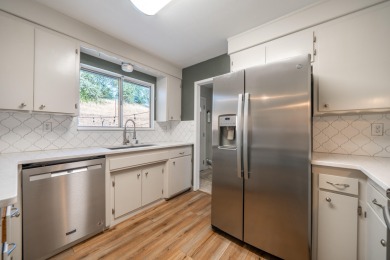 ESCAPE TO COUNTRY PARADISE WITHOUT SACRIFICING CONVENIENCE! This on Palo Cedro Golf Club in California - for sale on GolfHomes.com, golf home, golf lot