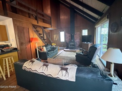 CUTE & WELCOMING 4-SEASON Chalet style CONTEMPORARY IN FAWN LAKE on Forest Lake Club in Pennsylvania - for sale on GolfHomes.com, golf home, golf lot