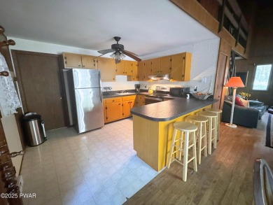 CUTE & WELCOMING 4-SEASON Chalet style CONTEMPORARY IN FAWN LAKE on Forest Lake Club in Pennsylvania - for sale on GolfHomes.com, golf home, golf lot