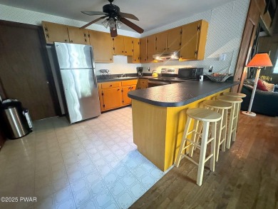 CUTE & WELCOMING 4-SEASON Chalet style CONTEMPORARY IN FAWN LAKE on Forest Lake Club in Pennsylvania - for sale on GolfHomes.com, golf home, golf lot