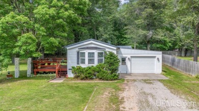 Cozy 2-bedroom, 2-bath manufactured home in a prime location! on Irish Oaks Golf Course in Michigan - for sale on GolfHomes.com, golf home, golf lot