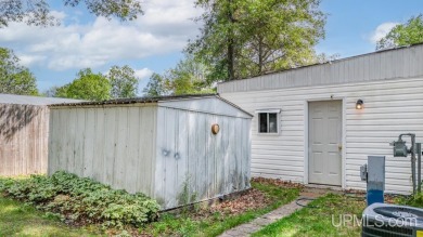 Cozy 2-bedroom, 2-bath manufactured home in a prime location! on Irish Oaks Golf Course in Michigan - for sale on GolfHomes.com, golf home, golf lot