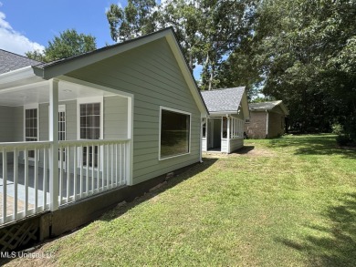 Spacious 3-Bedroom Home in Prime Diamondhead Location - Move-In on Diamondhead Country Club in Mississippi - for sale on GolfHomes.com, golf home, golf lot