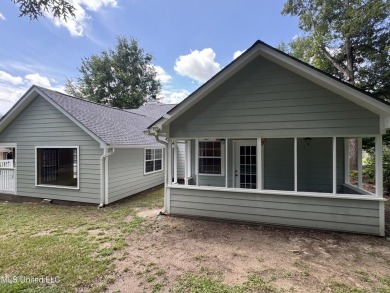 Spacious 3-Bedroom Home in Prime Diamondhead Location - Move-In on Diamondhead Country Club in Mississippi - for sale on GolfHomes.com, golf home, golf lot