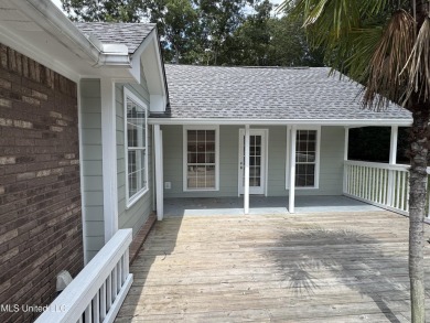 Spacious 3-Bedroom Home in Prime Diamondhead Location - Move-In on Diamondhead Country Club in Mississippi - for sale on GolfHomes.com, golf home, golf lot