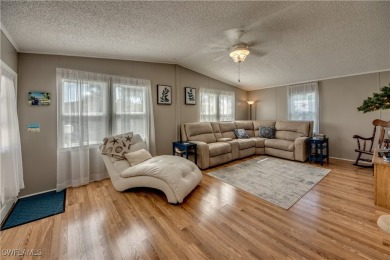 **Charming & Remodeled 2/2 Home in the 55+ Horizon Village on Six Lakes Country Club in Florida - for sale on GolfHomes.com, golf home, golf lot