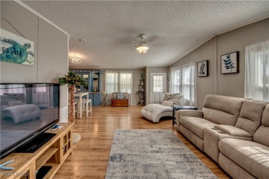 **Charming & Remodeled 2/2 Home in the 55+ Horizon Village on Six Lakes Country Club in Florida - for sale on GolfHomes.com, golf home, golf lot