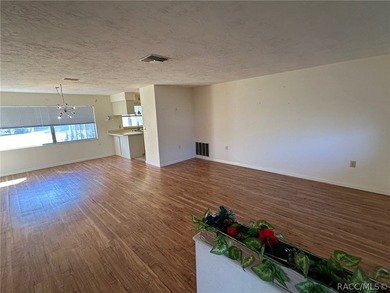 This affordable Beverly Hills home is located in a nice on Brentwood Farms Golf Club in Florida - for sale on GolfHomes.com, golf home, golf lot