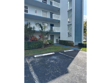 Welcome to this beautifully updated 2-bedroom, 2-bath condo in a on Oriole Golf and Tennis Club in Florida - for sale on GolfHomes.com, golf home, golf lot