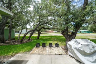 22 S Lake Dr, Rockport TX 78382. 2444 SqFt 4-bed 2-bath 2-garage on Lamar Golf Course in Texas - for sale on GolfHomes.com, golf home, golf lot