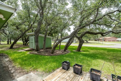 22 S Lake Dr, Rockport TX 78382. 2444 SqFt 4-bed 2-bath 2-garage on Lamar Golf Course in Texas - for sale on GolfHomes.com, golf home, golf lot