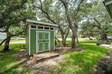 22 S Lake Dr, Rockport TX 78382. 2444 SqFt 4-bed 2-bath 2-garage on Lamar Golf Course in Texas - for sale on GolfHomes.com, golf home, golf lot