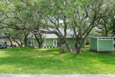 22 S Lake Dr, Rockport TX 78382. 2444 SqFt 4-bed 2-bath 2-garage on Lamar Golf Course in Texas - for sale on GolfHomes.com, golf home, golf lot