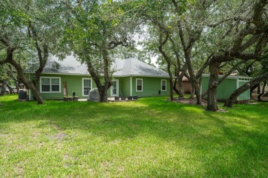 22 S Lake Dr, Rockport TX 78382. 2444 SqFt 4-bed 2-bath 2-garage on Lamar Golf Course in Texas - for sale on GolfHomes.com, golf home, golf lot