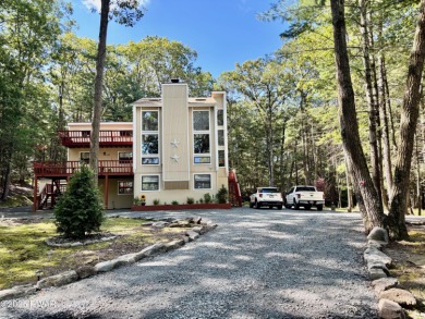 Immaculate move-in ready home in one of Lake Wallenpaupack's on Paupack Hills Golf and Country Club in Pennsylvania - for sale on GolfHomes.com, golf home, golf lot