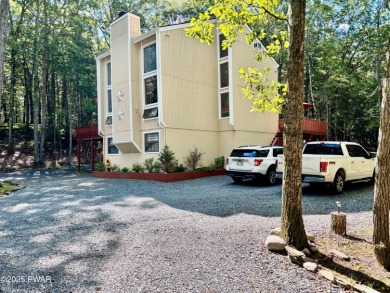 Immaculate move-in ready home in one of Lake Wallenpaupack's on Paupack Hills Golf and Country Club in Pennsylvania - for sale on GolfHomes.com, golf home, golf lot