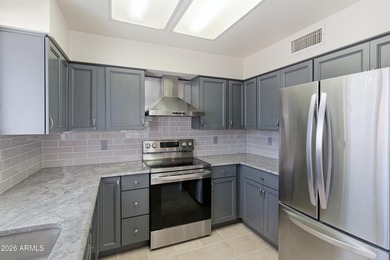 Welcome to easy Arizona living in this 2 bedroom, 2 bath home on The Lakes at Ahwatukee in Arizona - for sale on GolfHomes.com, golf home, golf lot