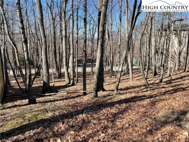 Great laying wooded lot overlooking the Beech Mountain Club golf on Beech Mountain Club in North Carolina - for sale on GolfHomes.com, golf home, golf lot