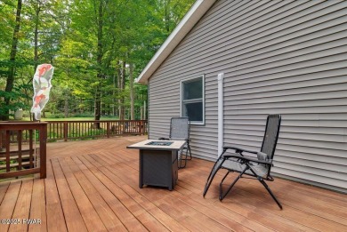 Fully remodeled 4-Bedroom Home in Tanglwood Lakes with Lake on Paupack Hills Golf and Country Club in Pennsylvania - for sale on GolfHomes.com, golf home, golf lot