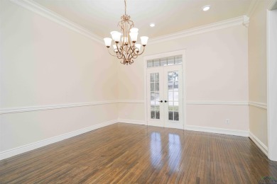 Beautifully Remodeled Home on Crossing Creeks Golf Course! on The Challenge at Oak Forest in Texas - for sale on GolfHomes.com, golf home, golf lot
