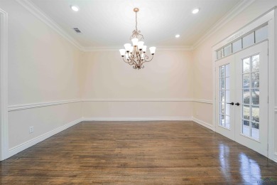 Beautifully Remodeled Home on Crossing Creeks Golf Course! on The Challenge at Oak Forest in Texas - for sale on GolfHomes.com, golf home, golf lot