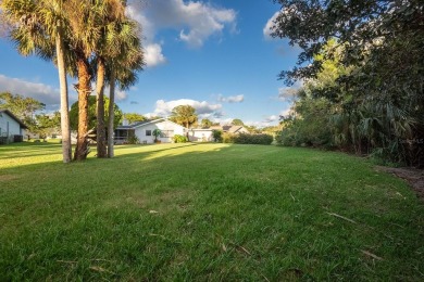 Discover the perfect blend of comfort, space, and location in on Palm Harbor Golf Club in Florida - for sale on GolfHomes.com, golf home, golf lot