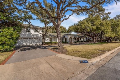 Welcome to a masterpiece of luxury and comfort nestled in the on Shady Oaks Country Club in Texas - for sale on GolfHomes.com, golf home, golf lot