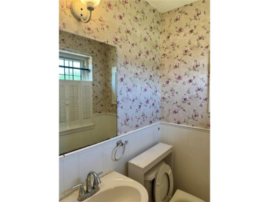 Welcome to this well-maintained, one-owner home offering three on Silverhorn Golf Club in Oklahoma - for sale on GolfHomes.com, golf home, golf lot