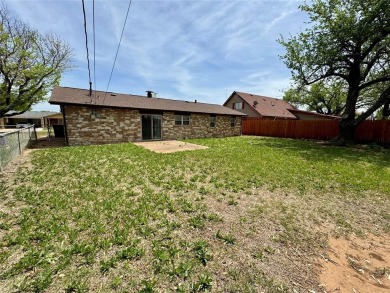 Welcome to this well-maintained, one-owner home offering three on Silverhorn Golf Club in Oklahoma - for sale on GolfHomes.com, golf home, golf lot
