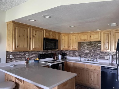 *CASA DE ORO* CONDO FOR SALE! 2 BEDROOM,  2 BATH, JUST LISTED ON on Yuma Golf and Country Club in Arizona - for sale on GolfHomes.com, golf home, golf lot