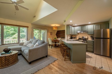 Townhouse for sale, Galena, IL 61036. One-bedroom, two-bathroom on Eagle Ridge Inn and Resort in Illinois - for sale on GolfHomes.com, golf home, golf lot