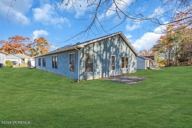 Beautifully renovated 2 bed, 2 bath home in the desirable on Greenbriar Woodlands in New Jersey - for sale on GolfHomes.com, golf home, golf lot