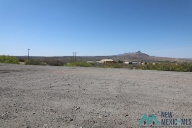 3-bedroom, 2-bath manufactured home on a large 0.67-acre lot in on Sierra Del Rio Golf Club in New Mexico - for sale on GolfHomes.com, golf home, golf lot