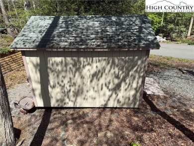 Nestled in the heart of the highly desirable Linville Land on Land Harbor Golf Course in North Carolina - for sale on GolfHomes.com, golf home, golf lot