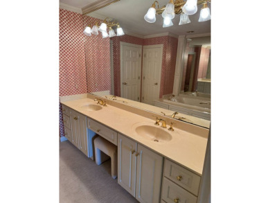 ***THIS IS AN ONLINE ONLY AUCTION! THE PRICE LISTED IS THE on Country Club of Missouri in Missouri - for sale on GolfHomes.com, golf home, golf lot