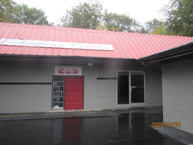 Real Estate for sale 227-225 Golf Links road, 2785SF brick with on Hot Springs Golf and Country Club in Arkansas - for sale on GolfHomes.com, golf home, golf lot