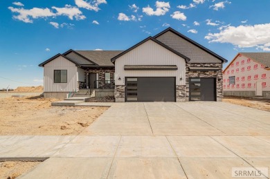 Stunningly designed high-end modern ranch style home in the on Sage Lakes Municipal Golf Course in Idaho - for sale on GolfHomes.com, golf home, golf lot