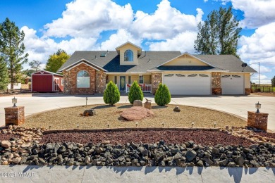 ON THE FAIRWAY ... this gorgeous 3 bedroom, 3 bath home offers 2 on Snowflake Municipal Golf Course in Arizona - for sale on GolfHomes.com, golf home, golf lot