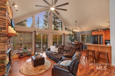 Charming Meadowcreek fully furnished home featuring three on Meadowcreek Golf Resort in Idaho - for sale on GolfHomes.com, golf home, golf lot