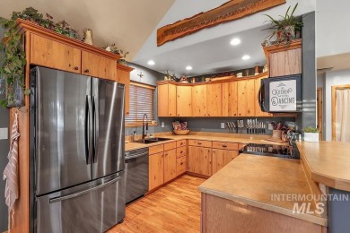 Charming Meadowcreek fully furnished home featuring three on Meadowcreek Golf Resort in Idaho - for sale on GolfHomes.com, golf home, golf lot