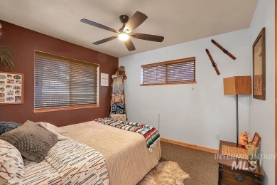 Charming Meadowcreek fully furnished home featuring three on Meadowcreek Golf Resort in Idaho - for sale on GolfHomes.com, golf home, golf lot