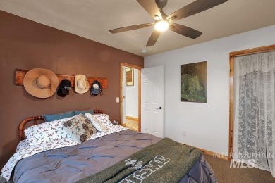 Charming Meadowcreek fully furnished home featuring three on Meadowcreek Golf Resort in Idaho - for sale on GolfHomes.com, golf home, golf lot