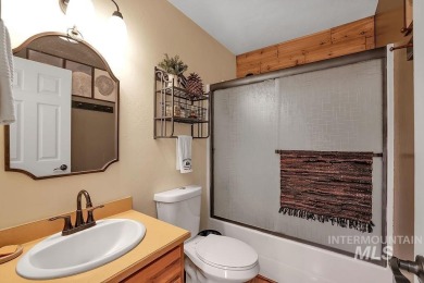 Charming Meadowcreek fully furnished home featuring three on Meadowcreek Golf Resort in Idaho - for sale on GolfHomes.com, golf home, golf lot