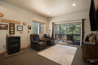 Charming Meadowcreek fully furnished home featuring three on Meadowcreek Golf Resort in Idaho - for sale on GolfHomes.com, golf home, golf lot