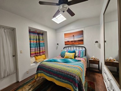 Welcome to a charming cottage-style home featuring 1 bedroom and on Viewpoint Golf Resort in Arizona - for sale on GolfHomes.com, golf home, golf lot