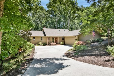 Situated on the Keowee Key golf course, 8 Boatswain Way features on Keowee Key Golf and Country Club in South Carolina - for sale on GolfHomes.com, golf home, golf lot