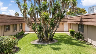 **SELLER FINANCING AVAILABLE**Gorgeous 1BR/1BA Accessible Villa on Kings Point Golf - Executive in Florida - for sale on GolfHomes.com, golf home, golf lot