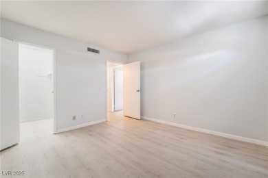Super condo in the guard-gate community of the Las Vegas Country on Las Vegas Country Club in Nevada - for sale on GolfHomes.com, golf home, golf lot